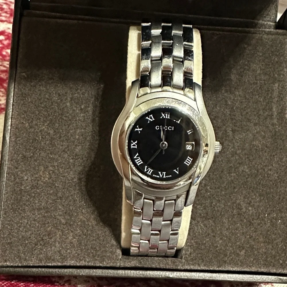 Gucci Womens Silver Stainless Steel Black Dial Watch